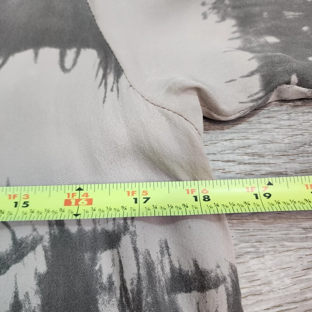 PARKER Silk Beige Green Short Sleeve Top Keyhole Blouse Size Large - Picture 9 of 12